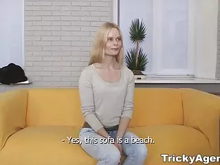 Szemtelen kis diák Dani leszáll a játékról szűk puncival ingyen anál